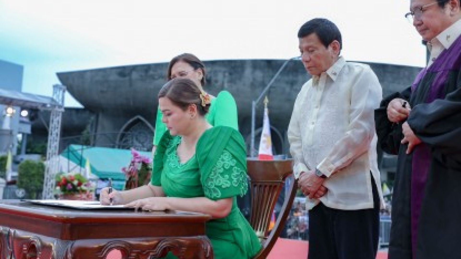 Sara Duterte Takes Her Oath As VP Politico Ph