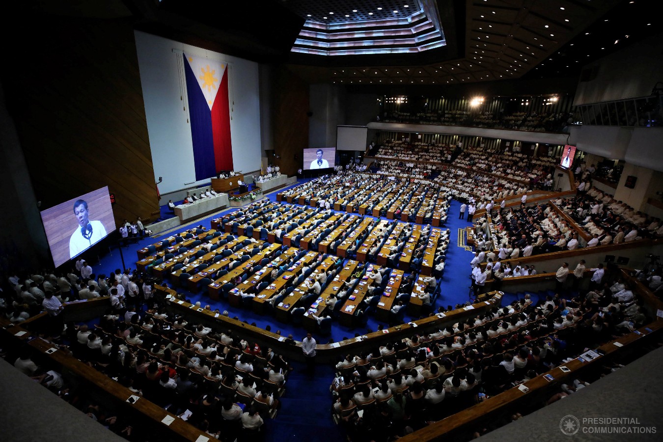 essay about the three branches of philippine government